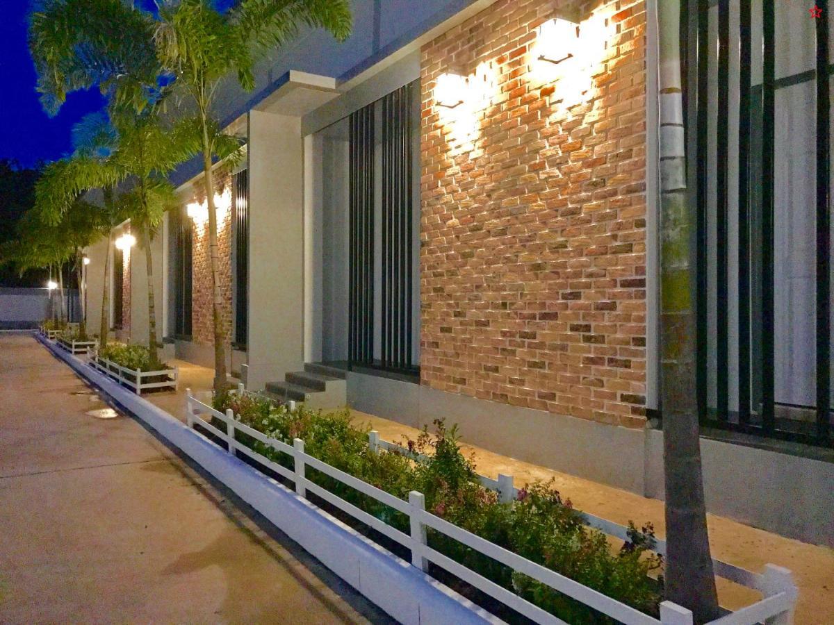 Baan Klangdao Resort Sattahip Bagian luar foto