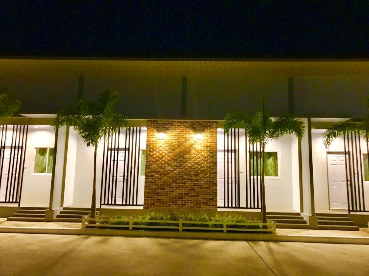 Baan Klangdao Resort Sattahip Bagian luar foto